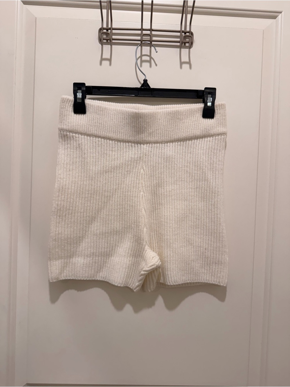 Rhythm Classics Shorts Size
US 6 Off White Ribbed Knit